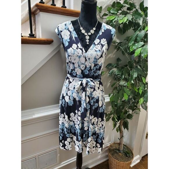 Ann Taylor Women White & Blue Rayon Sleeveless V-Neck Knee Length Dress Size 8P - Picture 1 of 10